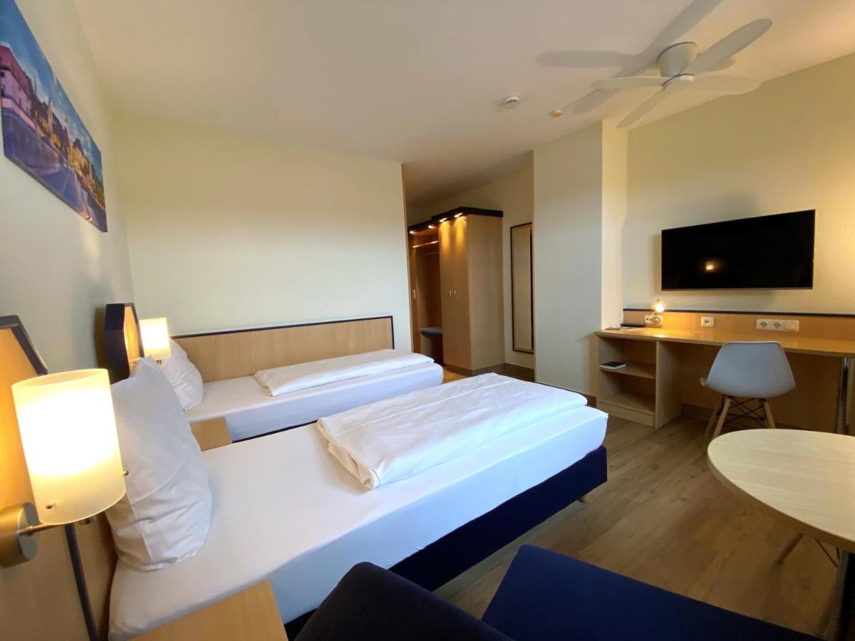 Hotel Am Wiesenweg L 24H Check-In Hausen  Luaran gambar