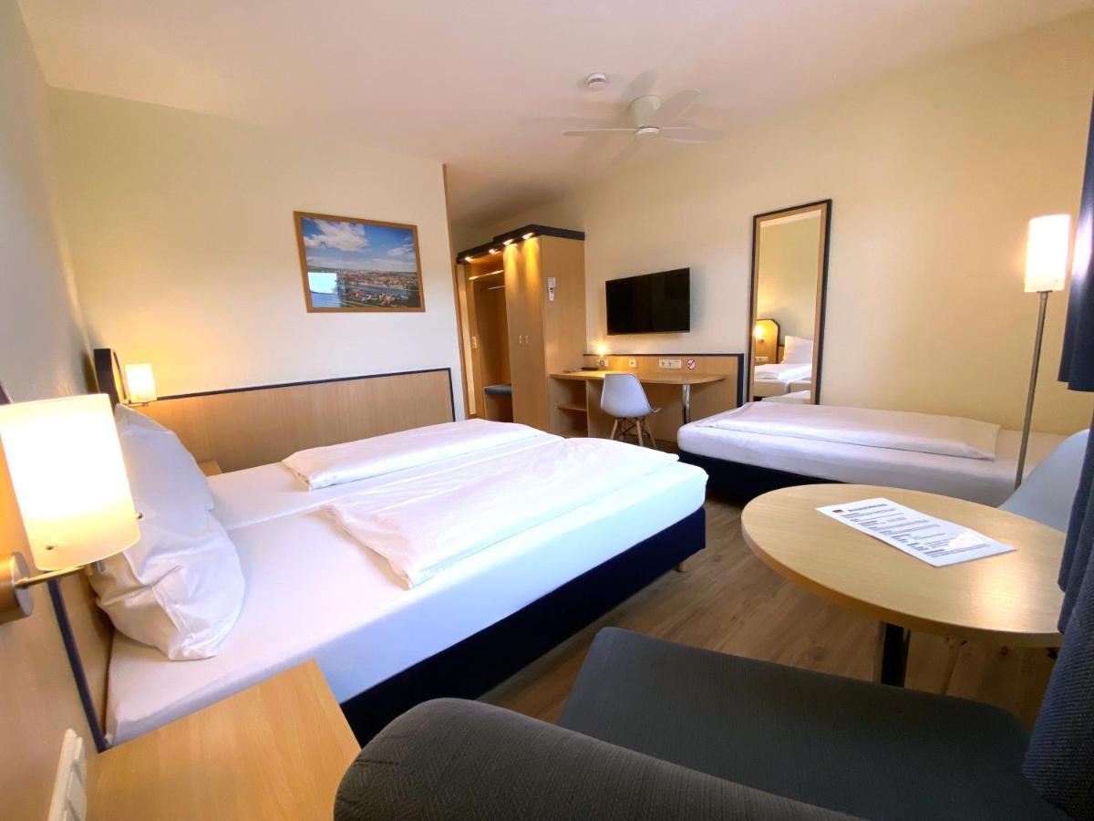 Hotel Am Wiesenweg L 24H Check-In Hausen  Luaran gambar
