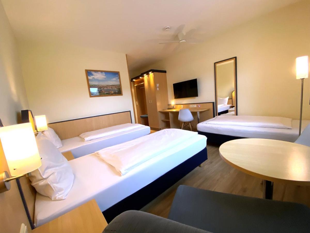 Hotel Am Wiesenweg L 24H Check-In Hausen  Luaran gambar