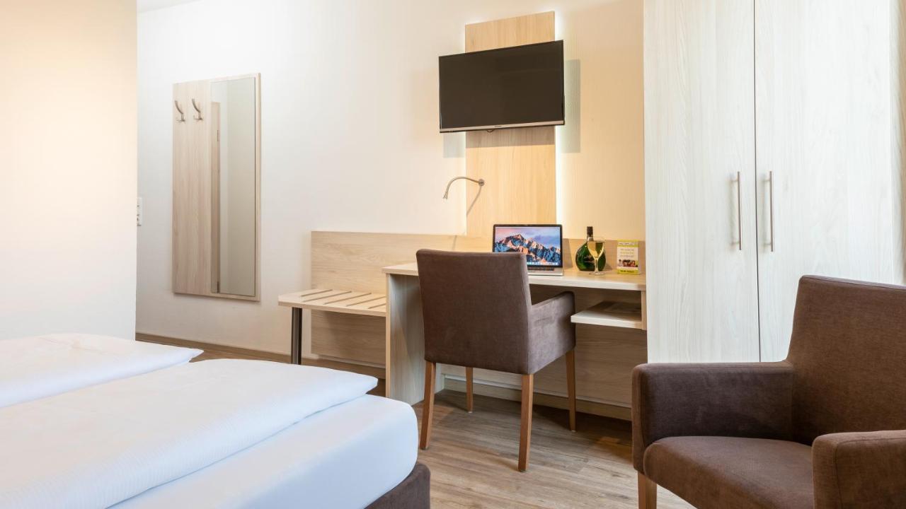 Hotel Am Wiesenweg L 24H Check-In Hausen  Luaran gambar