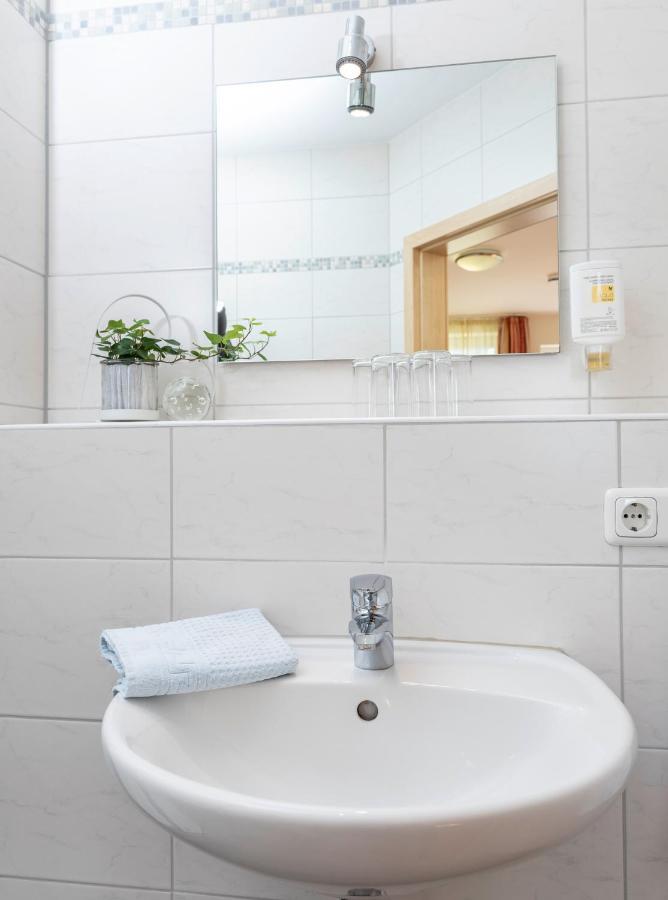Hotel Am Wiesenweg L 24H Check-In Hausen  Luaran gambar
